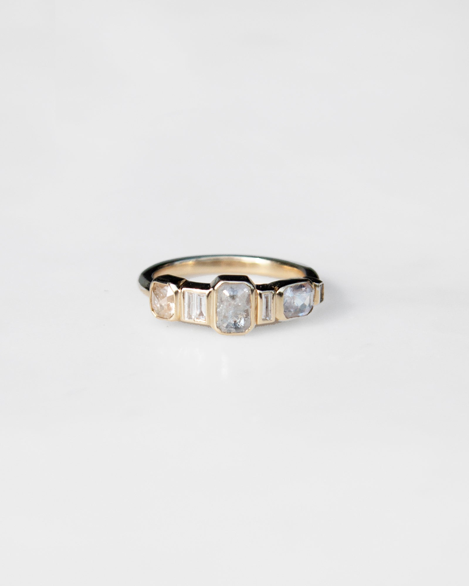 14K Silvery Geometric Moitié Diamond Ring